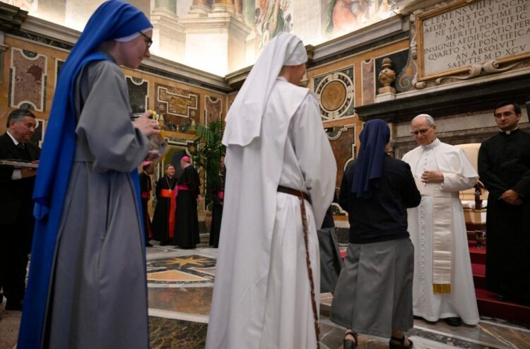 El Papa saluda a los participantes en la Asamblea General anual de las Obras Misionales Pontificias (OMP). Foto: @Vatican Media