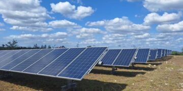 Nuevo parque solar fotovoltaico en Cuba. Foto: Tomada del perfil de Facebook de la Unión Eléctrica (UNE).