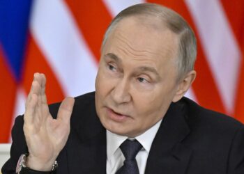 El presidente ruso, Vladimir Putin, habla a los medios en el Kremlin, Moscú, el 14 de mayo de 2025. Foto: Alexander Nemenov / EFE / POOL.