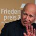 El fotógrafo brasileño Sebastiao Salgado habla durante una entrevista en la Feria del Libro de Fráncfort 2019. Foto: EFE/EPA/ARMANDO BABANI