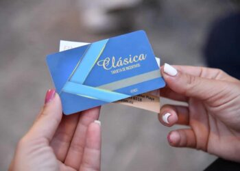 La tarjeta Clásica, para el pago en dólares en Cuba. Foto: Fincimex / Facebook.