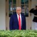 El presidente Trump habla con los medios en las afueras del Ala Oeste de la Casa Blanca. Foto: EFE/EPA/WILL OLIVER