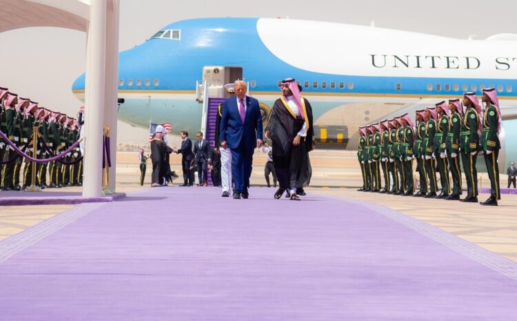 Trump fue recibido por el príncipe heredero Mohammed bin Salman. Foto: @KSAmofaEN