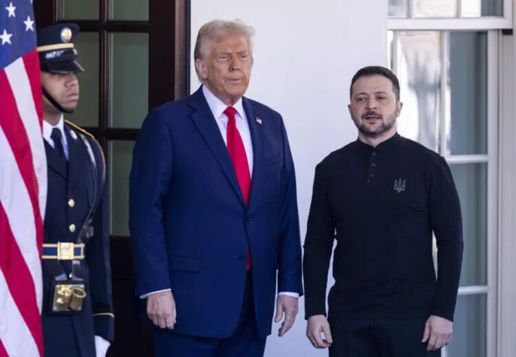 Los presidentes Donald Trump (i), de Estados Unidos, y Volódimir Zelenski, de Ucrania, en la Casa Blanca en Washington, el 28 de febrero de 2025. Foto: Shawn Thew/ EFE / EPA / Archivo.