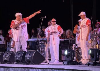 La orquesta Los Van Van en el concierto de clausura de las Romerías de Mayo 2025, en Holguín. Foto: Tomada del perfil de Facebook de las Romerías de Mayo.