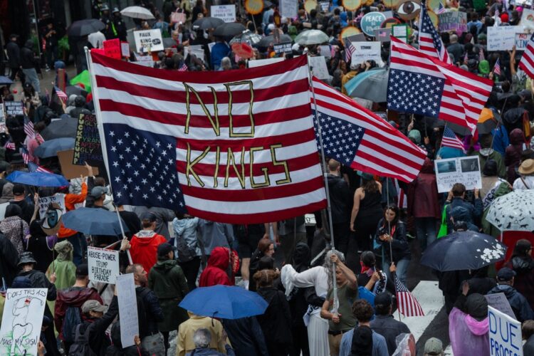 Bajo el lema "NO tenemos reyes" se protestó en todo Estados Unidos, incluida Nueva York.  Foto: OLGA FEDOROVA/EFE/EPA.