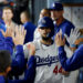 Andy Pagés celebra con los Dodgers tras producir una carrera en el partido contra los Padres de San Diego. Foto: Caroline Brehman/EFE/EPA.