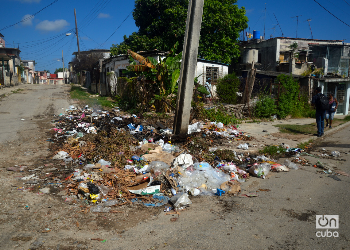 Acumulado de basura en Párraga. Foto: Otmaro Rodríguez.