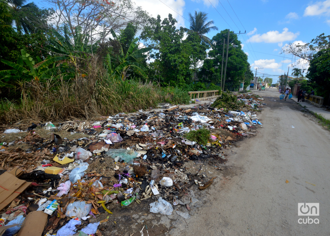 Acumulado de basura en Párraga. Foto: Otmaro Rodríguez.