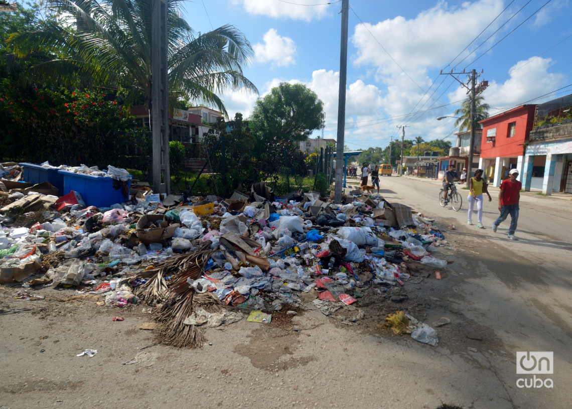 Acumulado de basura en Párraga. Foto: Otmaro Rodríguez.