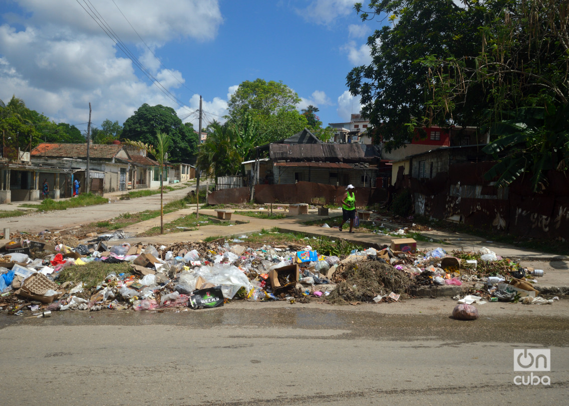 Acumulado de basura en Párraga. Foto: Otmaro Rodríguez.