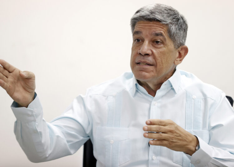 Carlos Fernández de Cossío. Foto:  Ernesto Mastrascusa/EFE.