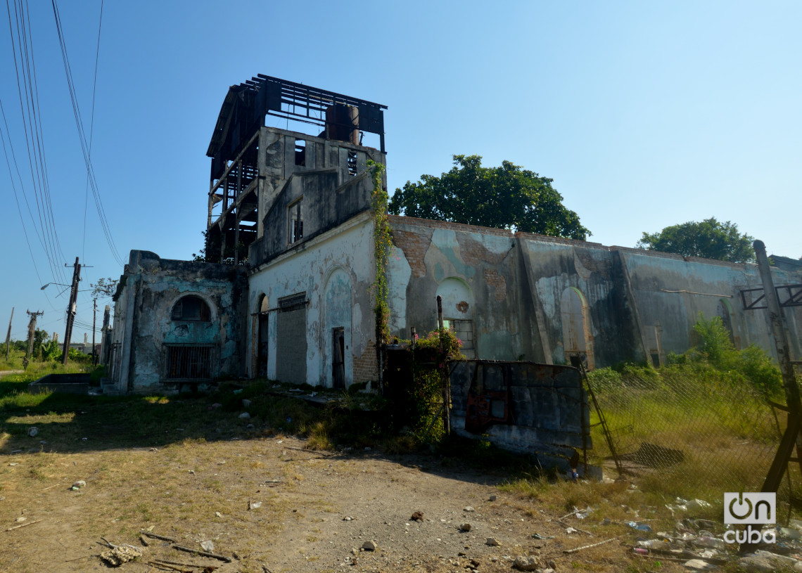 Antigua destilería Cuba, en Lawton. Foto: Otmaro Rodríguez.