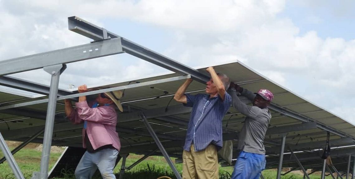Emplazamiento de un parte solar en Sancti Spíritus. Foto: Empresa Eléctrica Sancti Spíritus / Facebook.
