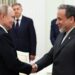 El presidente ruso,  Vladimir Putin (I) recibe al canciller iraní Abbas Araghchi en el palacio del Kremlin, en Moscú. Foto:  EFE EPA  ALEXANDER KAZAKOV  SPUTNIK  KREMLIN POOL