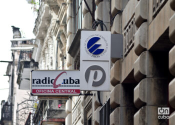Oficina comercial de Etecsa en la calle Obispo, en La Habana. Foto: Otmaro Rodríguez.