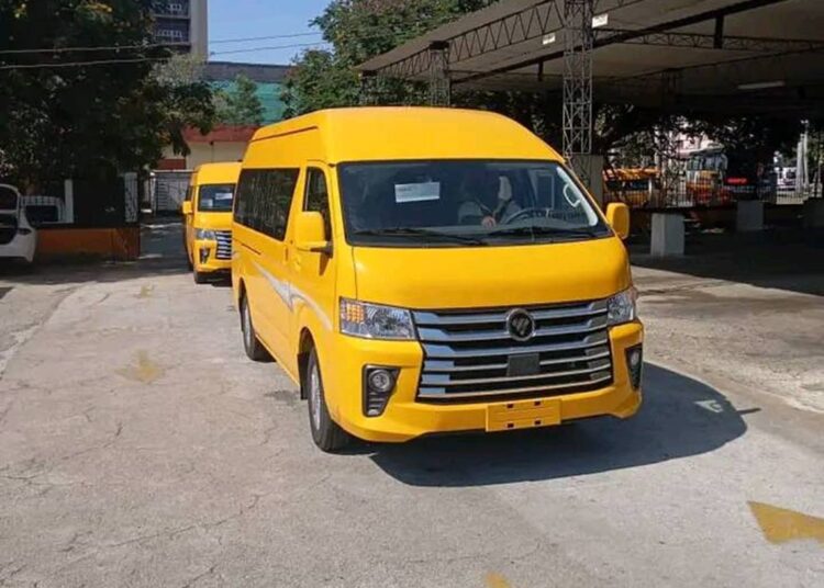 Vehículos marca Foton, de fabricación china, se suman a las rutas de gacelas en La Habana. Foto: Facebook/Moreno Rodríguez.