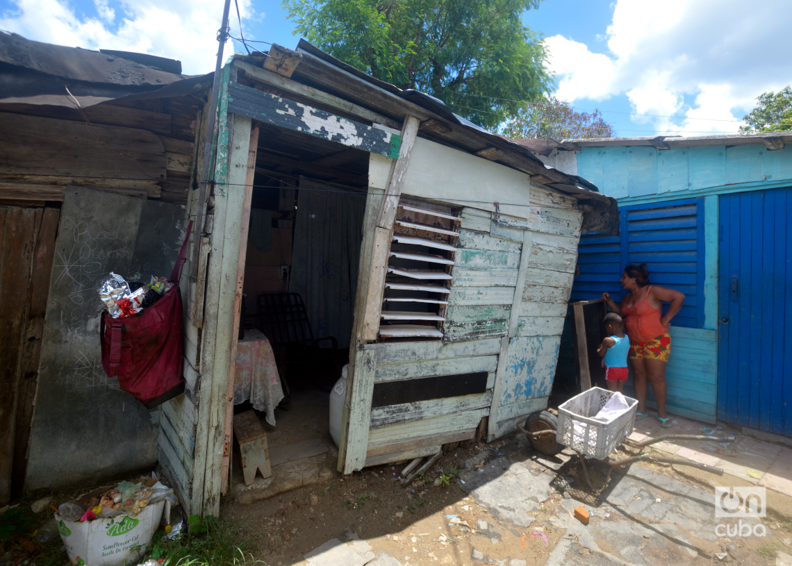 Viviendas en el "Llega y pon" de Casablanca, en La Habana. Foto: Otmaro Rodríguez.