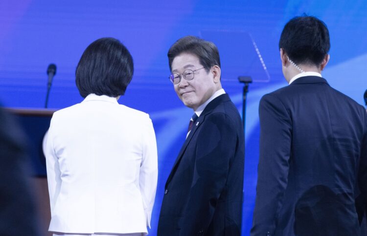 Lee Jae-myung (C)  en la ceremonia de asunción. Foto: JEON HEON-KYUN/EFE/EPA.