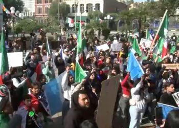 Manifestantes en LA. Foto: ABC 7.