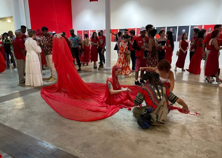 May Reguera estrena "Rojo" en la Galería Taller Gorría. Foto: Lied Lorain.
