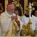 Monseñor Paul Richard Gallagher (i), ministro de Exteriores del Vaticano, durante una misa de acción de gracias en la Catedral de La Habana por el inicio del papado de León XIV, el 4 de junio de 2025. Foto: Otmaro Rodríguez.