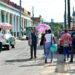 Personas, entre ellas varias mujeres, en una calle de Pinar del Río. Foto: Otmaro Rodríguez / Archivo.