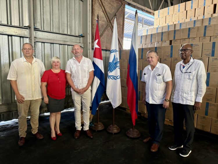 Rusia dona 469 toneladas de aceite de girasol a Cuba. Foto: @EmbKoronelli