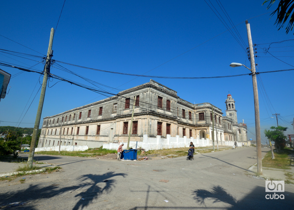 Secundaria Básica Camilo Cienfuegos, en Lawton. Foto: Otmaro Rodríguez.