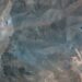 Una imagen satelital proporcionada por Maxar Technologies muestra una vista más cercana de cráteres y cenizas en una cresta en el enriquecimiento de uranio subterráneo de Fordó, Irán, luego de los ataques aéreos estadounidenses del 22 de junio de 2025. Foto: EFE / EPA / MAXAR TECHNOLOGIES.