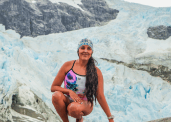Bárbara Hernández en el glaciar Leones, Patagonia. Foto: Ulises Yáñez.
