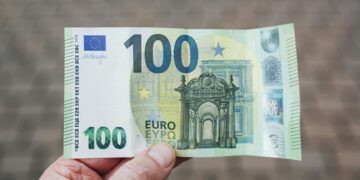 Billete de 100 euros. Foto: unsplash.com / Archivo.