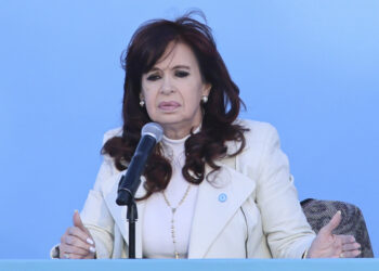 Fernández de Kirchner habla durante un acto en la ciudad de Quilmes, provincia de Buenos Aires, en 2024. Foto: Luciano González/  EFE.