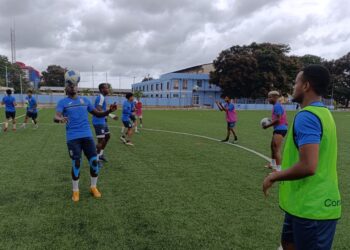 Entrenamiento de la selección cubana de fútbol en el estadio Antonio Maceo de Santiago de Cuba, de cara al partido frente a Bermudas en busca de avanzar en las eliminatorias mundialistas. Foto: Tomada del perfil de Facebook de la Asociación de Fútbol de Cuba.