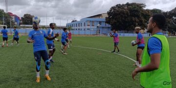 Entrenamiento de la selección cubana de fútbol en el estadio Antonio Maceo de Santiago de Cuba, de cara al partido frente a Bermudas en busca de avanzar en las eliminatorias mundialistas. Foto: Tomada del perfil de Facebook de la Asociación de Fútbol de Cuba.