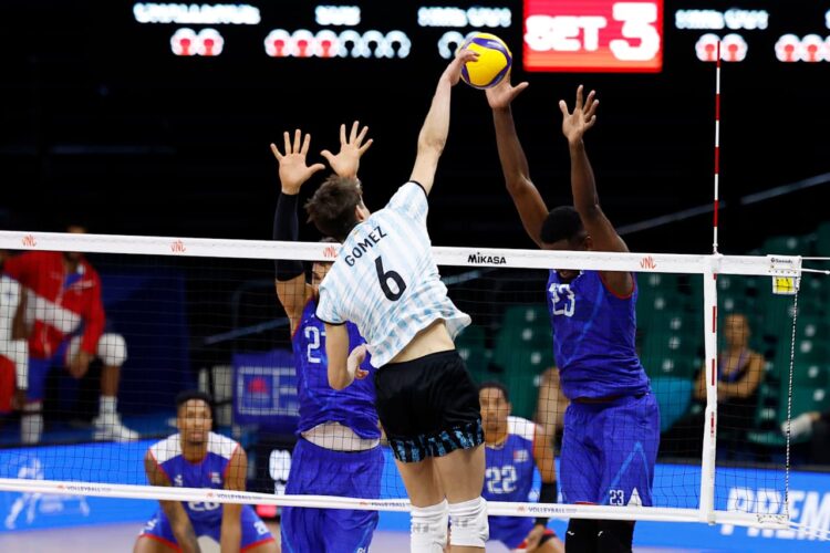 Los dirigidos por Jesús Cruz pelearon hasta el último aliento. Foto: FIVB