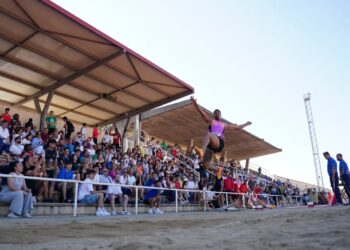 El cubano Juan Miguel Echavarría durante su participación en el mitin internacional de Salamanca, donde obtuvo la victoria con un salto de 8.24 metros, el 7 de junio de 2025. Foto: lagacetadesalamanca.es