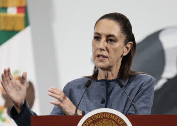 La presidenta Claudia Sheinbaum desmiente participación de México en la crisis social y de seguridad en Los Ángeles, California.  Foto: EFE/ José Méndez