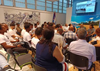 Constitución de un grupo de trabajo formado por estudiantes universitarios, para analizar y realizar propuestas sobre el controvertido tarifazo de la Empresa de Telecomunicaciones de Cuba (Etecsa). Foto: Radio Rebelde.