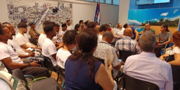Constitución de un grupo de trabajo formado por estudiantes universitarios, para analizar y realizar propuestas sobre el controvertido tarifazo de la Empresa de Telecomunicaciones de Cuba (Etecsa). Foto: Radio Rebelde.