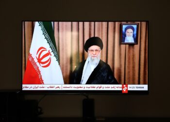 La televisión estatal iraní (IRIB) transmitió un mensaje del Líder Supremo de Irán, el ayatolá Alí Jamenei, este 18 de junio de 2025. Foto: ABEDIN TAHERKENAREH /EFE/EPA.