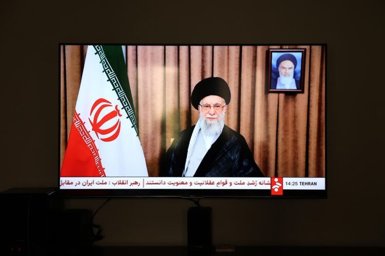 La televisión estatal iraní (IRIB) transmitió un mensaje del Líder Supremo de Irán, el ayatolá Alí Jamenei, este 18 de junio de 2025. Foto: ABEDIN TAHERKENAREH /EFE/EPA.