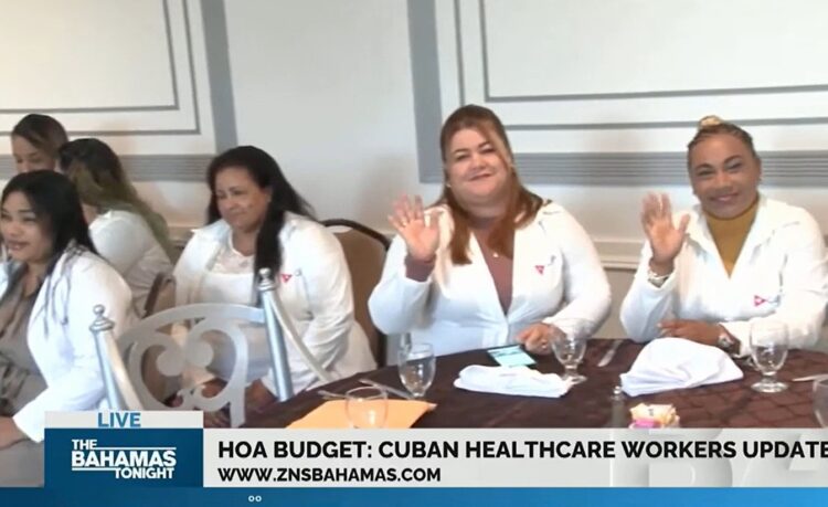 Médicos cubanos en Bahamas. Foto: znsbahamas.com
