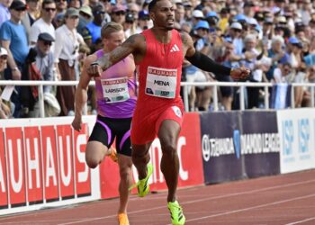Reynier Mena gana los 200 metros en la Liga de Diamante de Estocolmo, Suecia. Foto: Jonas Ekstromer/EFE/EPA.
