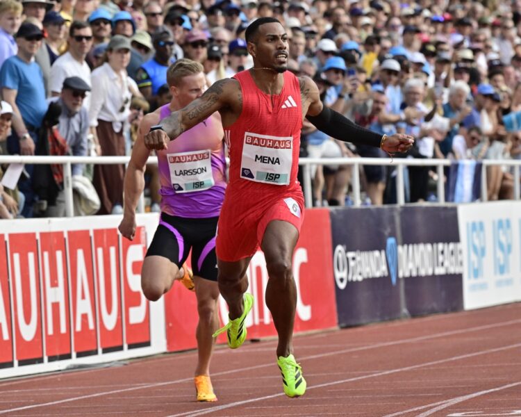 Reynier Mena gana los 200 metros en la Liga de Diamante de Estocolmo, Suecia. Foto: Jonas Ekstromer/EFE/EPA.