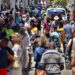 Transeúntes en una calle en La Habana, mayo de 2025. Foto: EFE/ Ernesto Mastrascusa.