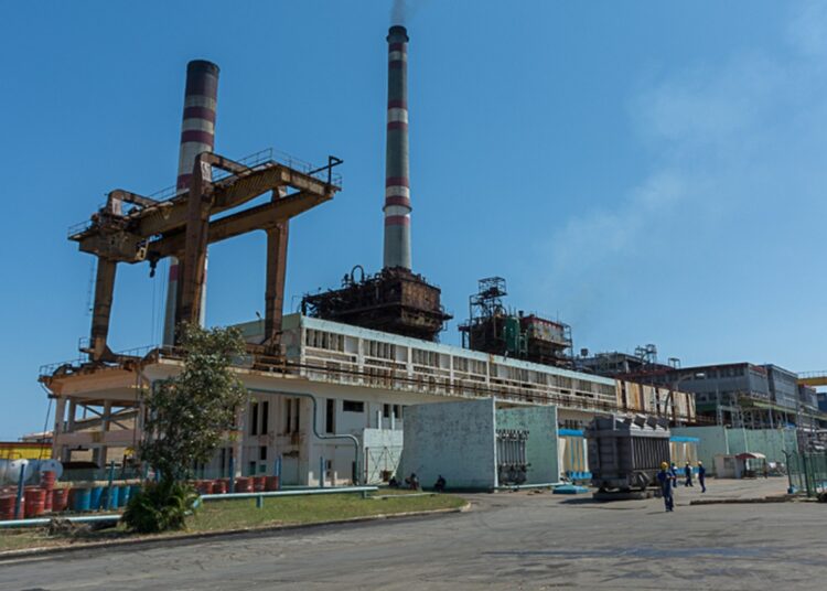 Central Termoeléctrica Diez de Octubre de Nuevitas, en Camagüey. Foto: Leandro Pérez / Adelante / Archivo.