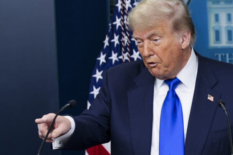 El presidente Donald Trump durante una conferencia de prensa en la Casa Blanca. Foto: Shawn Thew / EFE / EPA.