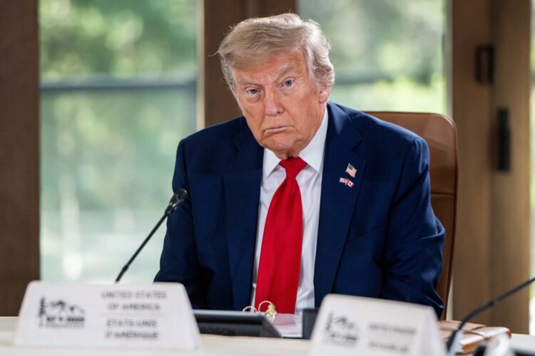 El presidente de Estados Unidos, Donald Trump, asiste a una sesión de trabajo en la Cumbre del G7 en Kananaskis, Canadá, el 16 de junio de 2025. Foto: Spencer Colby / EFE / EPA.