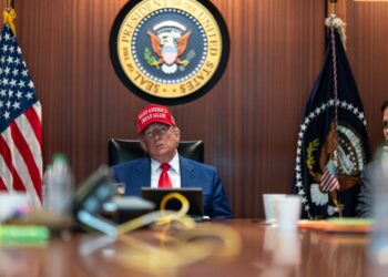 Donald Trump en la Sala de Crisis de la Casa Blanca en Washington, D. C., EE. UU., el 21 de junio de 2025, poco antes de dirigirse a la nación sobre el bombardeo estadounidense en Irán. Foto: EFE/Casa Blanca.